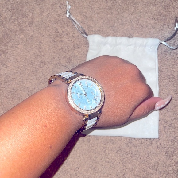 Michael Kors White/Gold Watch - Picture 6 of 10